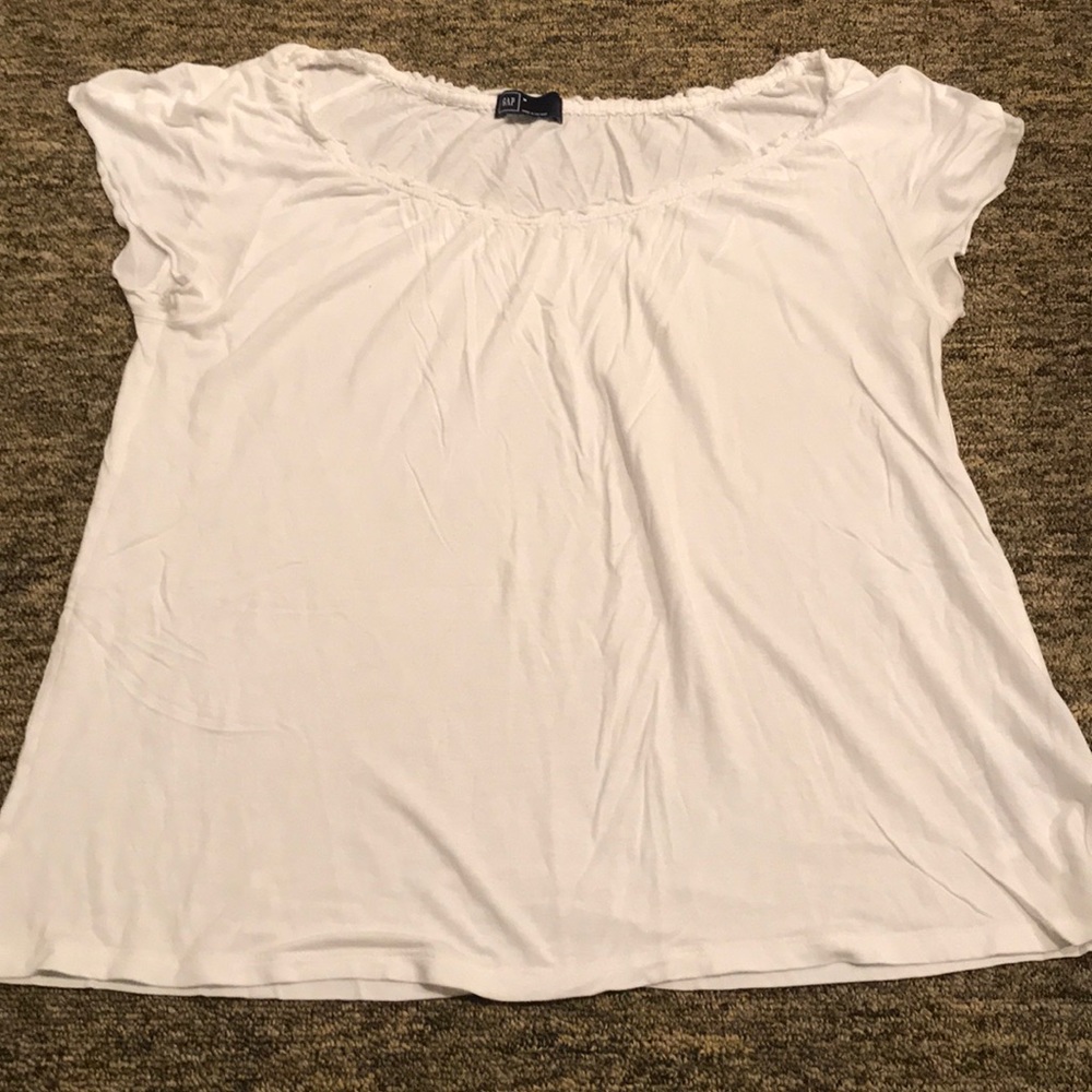 ☀️5 FOR $20!☀️ Gap flutter sleeve white tee